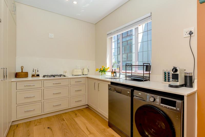 2 Bedroom Property for Sale in Sea Point Western Cape